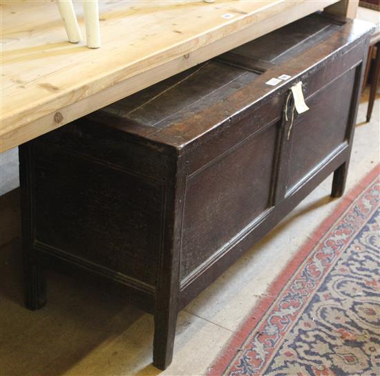 Oak panelled coffer, early 18th century